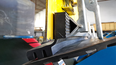 國外客戶的輸送帶防溢裙板