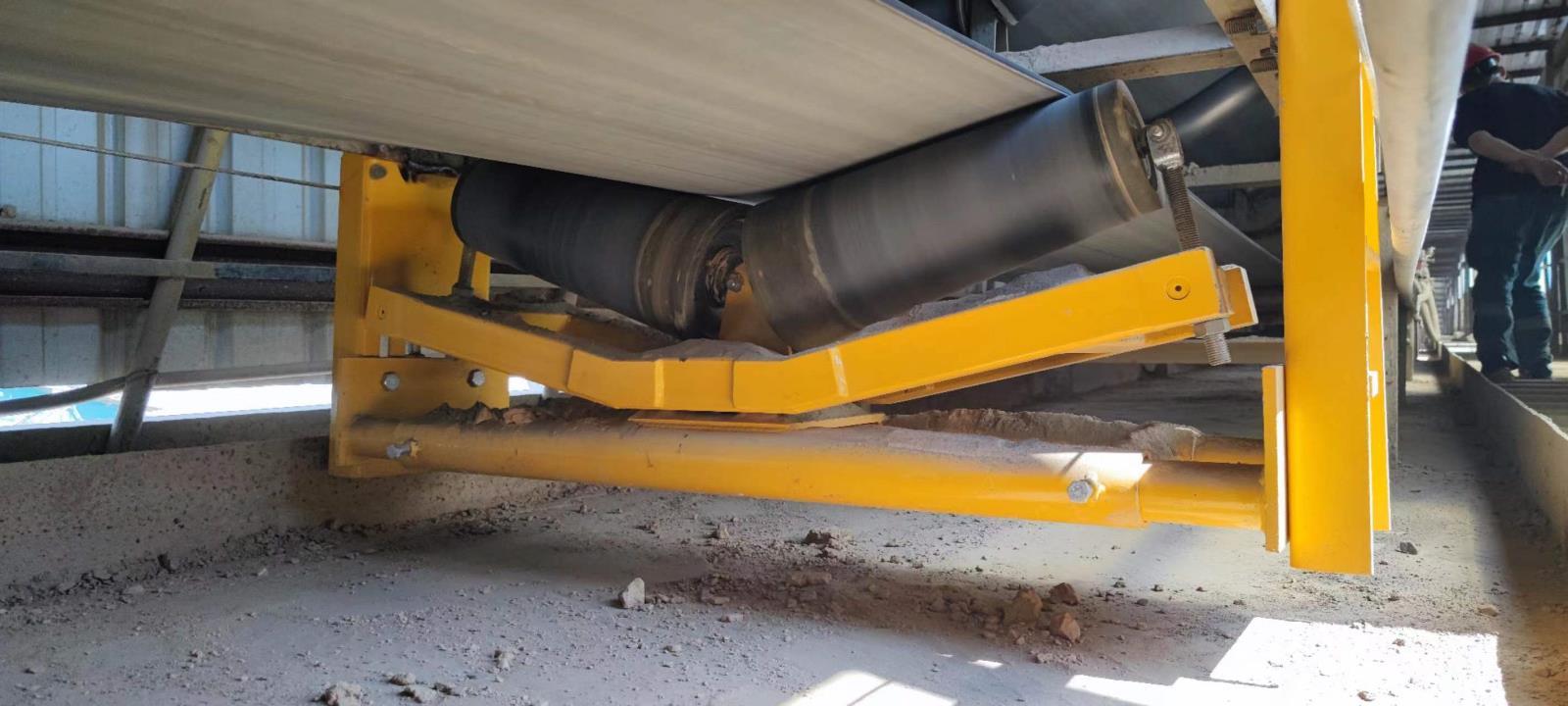 糾偏托輥組水泥廠現場安裝調試